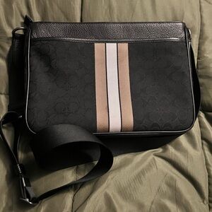 Coach purse. Barely used. No damage